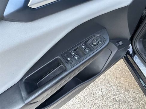 Used 2022 Volkswagen Taos SE w/ Panoramic Sunroof Package image 14