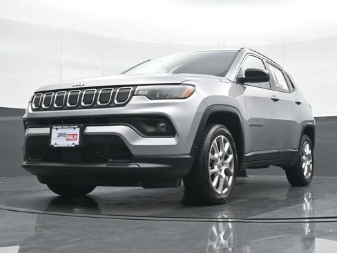 Used 2022 Jeep Compass Latitude image 16