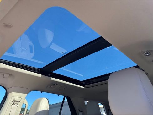 Certified 2020 Ford Explorer Platinum w/ Premium Technology Package image 17