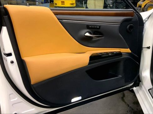 New 2025 Lexus ES 350 w/ Premium Package image 10