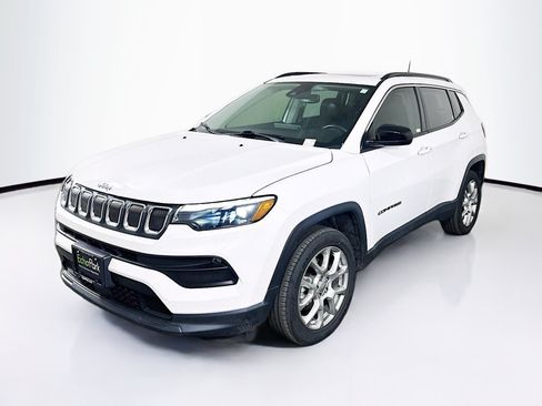 Used 2022 Jeep Compass Latitude w/ Sun and Sound Group AWD/4WD image 3