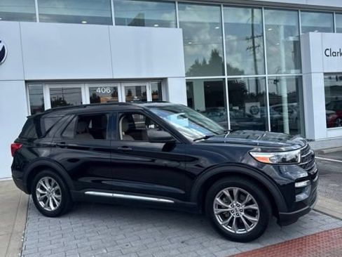 Used 2021 Ford Explorer XLT w/ Equipment Group 202A RWD image 3