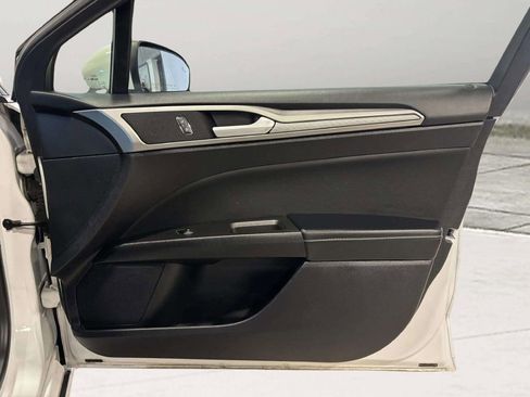 Used 2020 Ford Fusion SE image 29