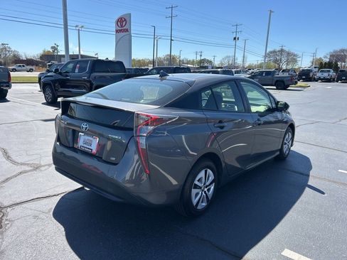 Used 2016 Toyota Prius Four image 15