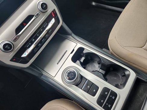 Used 2023 Ford Explorer XLT image 18