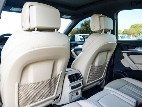 Certified 2025 Audi Q5 2.0T Premium Plus image 27