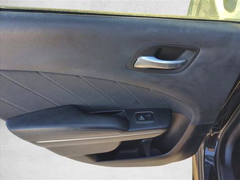 Used 2016 Dodge Charger SXT RWD image 8