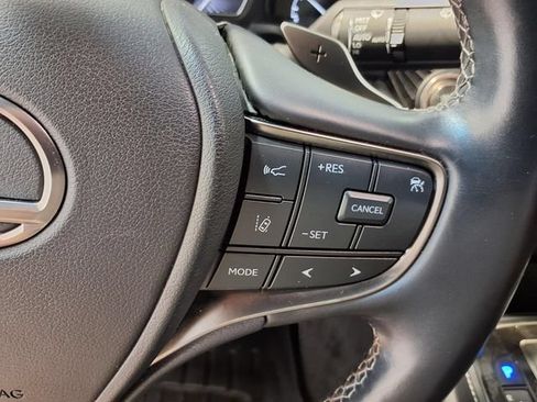 Used 2021 Lexus LS 500 w/ Accessory Package (Z2) RWD image 9