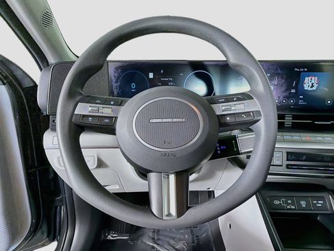 Used 2024 Hyundai Kona SE FWD image 11