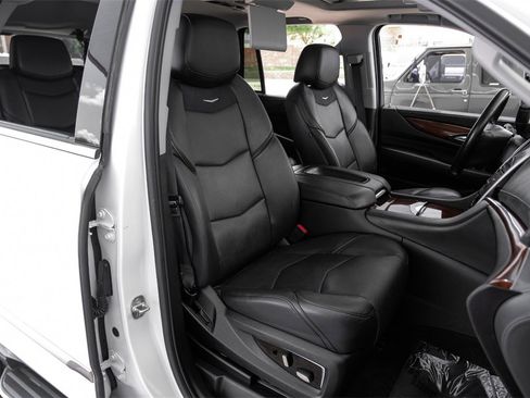 Used 2020 Cadillac Escalade Premium Luxury image 35