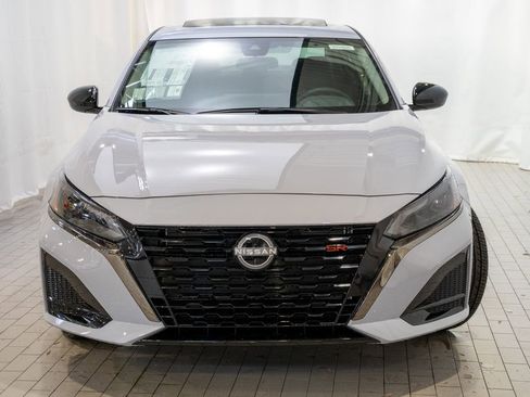 New 2025 Nissan Altima 2.5 SR image 2