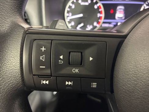 Used 2023 Nissan Rogue S AWD/4WD image 18