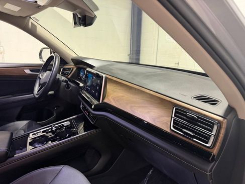 Used 2024 Volkswagen Atlas SE AWD/4WD image 41