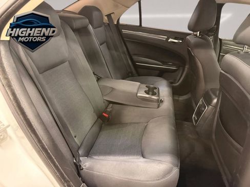 Used 2018 Chrysler 300 Touring image 22