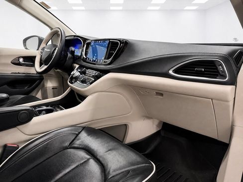 Used 2021 Chrysler Pacifica Limited w/ Uconnect Theater Family Group AWD/4WD image 20