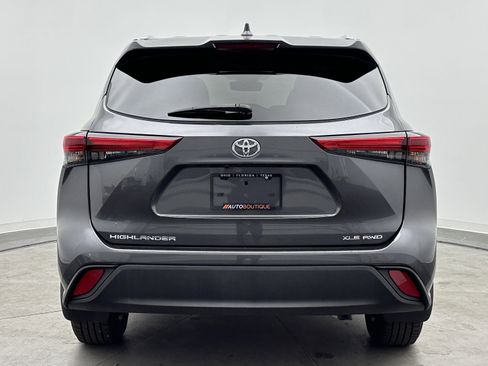 Used 2022 Toyota Highlander XLE AWD/4WD image 7