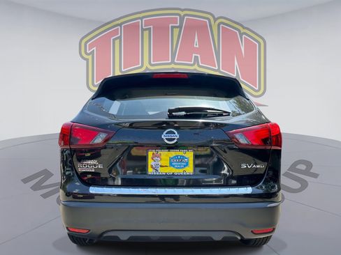 Used 2018 Nissan Rogue Sport SV w/ SV Technology Package AWD/4WD image 4