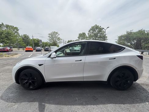 Used 2023 Tesla Model Y Long Range AWD/4WD image 6