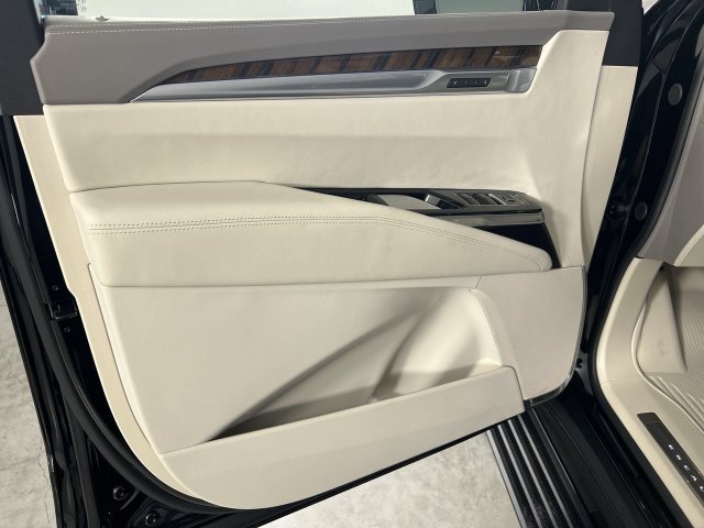 Used 2026 Cadillac Escalade ESV Platinum Sport w/ LPO, ONYX Package AWD/4WD image 23