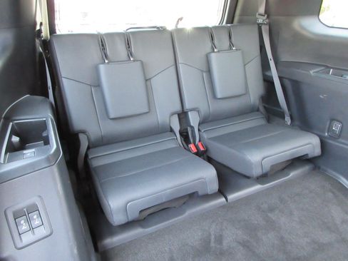 Used 2024 Lexus GX 550 w/ Accessory Package (2T) AWD/4WD image 19