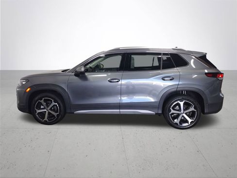 New 2025 Volkswagen Tiguan SE image 9