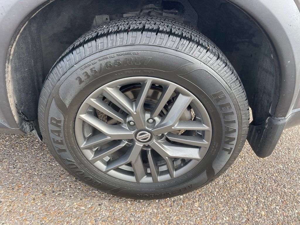 Used 2021 Nissan Rogue S FWD image 17