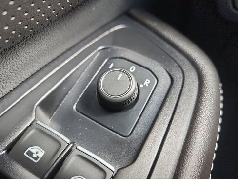 Used 2025 Volkswagen Atlas SEL AWD/4WD image 19