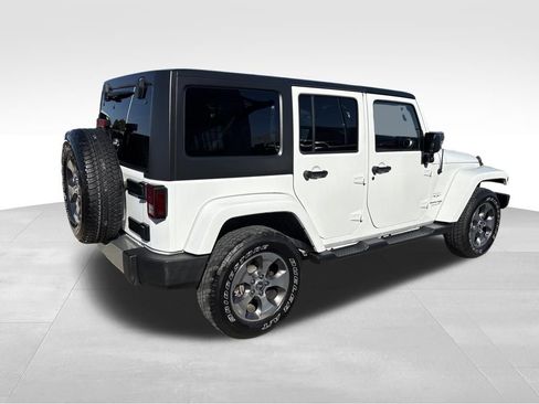 Used 2018 Jeep Wrangler Unlimited Sahara w/ Connectivity Group image 5