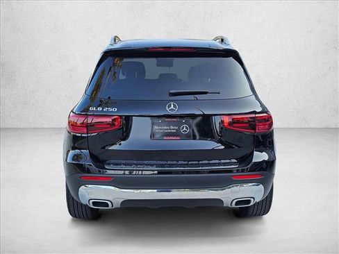 Used 2025 Mercedes-Benz GLB 250 image 7