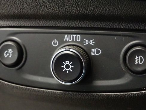 Used 2020 Chevrolet Equinox LT image 30