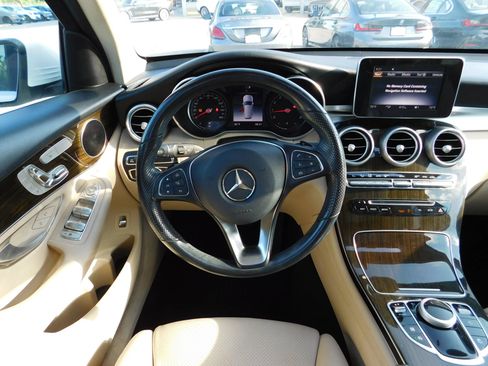Used 2019 Mercedes-Benz GLC 300 4MATIC w/ Parking Assistance Package image 17