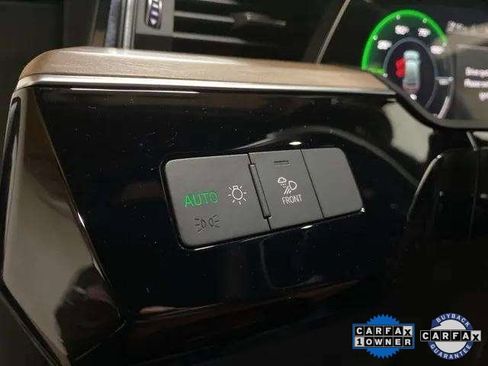 Used 2024 Audi Q8 e-tron Premium image 36