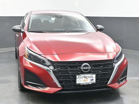 Used 2024 Nissan Altima 2.5 SV image 3