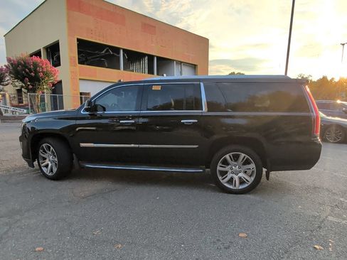 Used 2016 Cadillac Escalade ESV Luxury AWD/4WD image 6