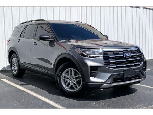 Used 2026 Ford Explorer Active AWD/4WD image 33