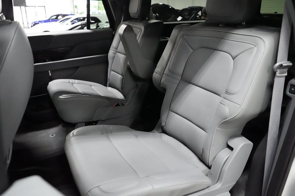 Used 2019 Lincoln Navigator L Select RWD image 22