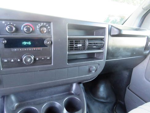 Used 2009 Chevrolet Express 2500 Extended RWD image 13