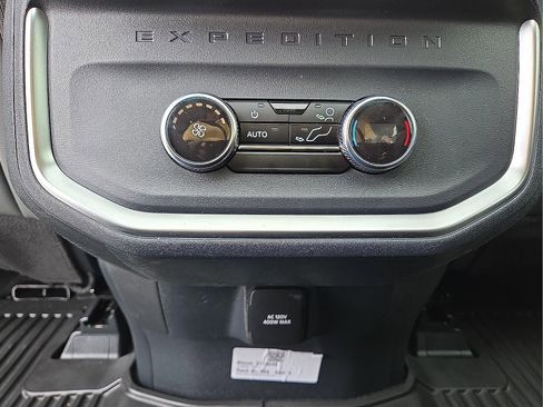 New 2025 Ford Expedition Active image 13