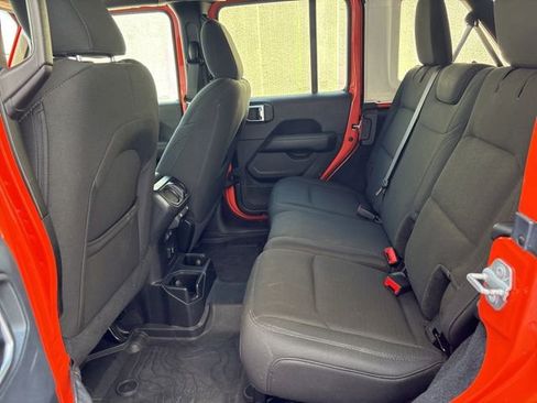 Used 2019 Jeep Wrangler Unlimited Sahara w/ Uconnect 4C Nav & Sound Group AWD/4WD image 30