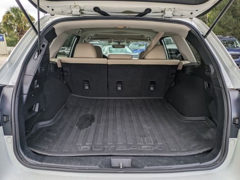 Used 2018 Subaru Outback 3.6R Limited AWD/4WD image 13