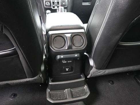 Used 2021 Jeep Wrangler Unlimited Sahara image 16