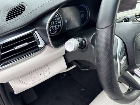 Used 2025 Genesis G70 2.5T image 20