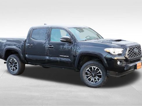 Used 2022 Toyota Tacoma TRD Sport image 2