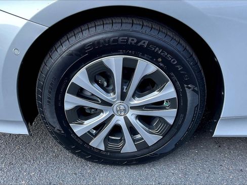 Used 2021 Toyota Prius LE image 8