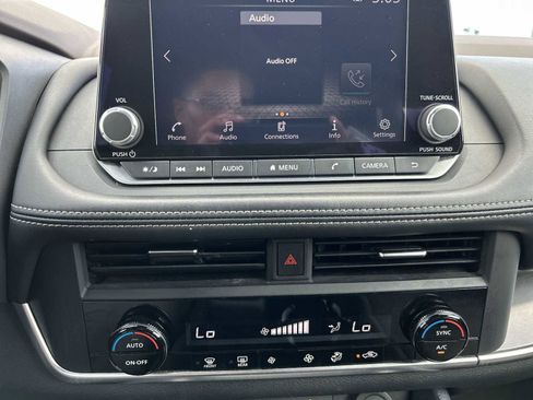 Used 2023 Nissan Rogue SV FWD image 12
