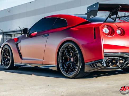 Used 2020 Nissan GT-R Premium w/ Premium Interior Package image 54