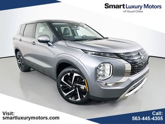 Used 2024 Mitsubishi Outlander SE image 1