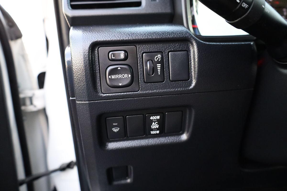 Used 2018 Toyota 4Runner SR5 AWD/4WD image 23