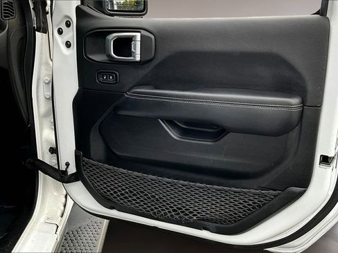 Used 2022 Jeep Wrangler Unlimited Sahara image 29