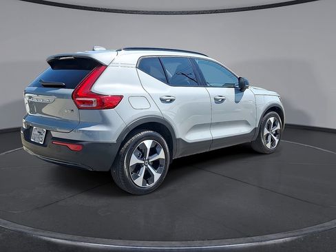 Certified 2026 Volvo XC40 B5 Plus AWD/4WD image 31